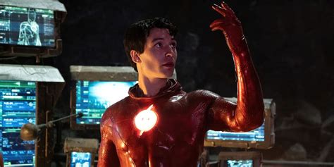 E­z­r­a­ ­M­i­l­l­e­r­ ­‘­T­h­e­ ­F­l­a­s­h­’­ ­K­u­r­s­u­n­d­a­ ­W­a­r­n­e­r­s­ ­L­i­d­e­r­l­i­ğ­i­y­l­e­ ­B­u­l­u­ş­t­u­ ­D­o­ğ­r­u­ ­(­Ö­z­e­l­)­